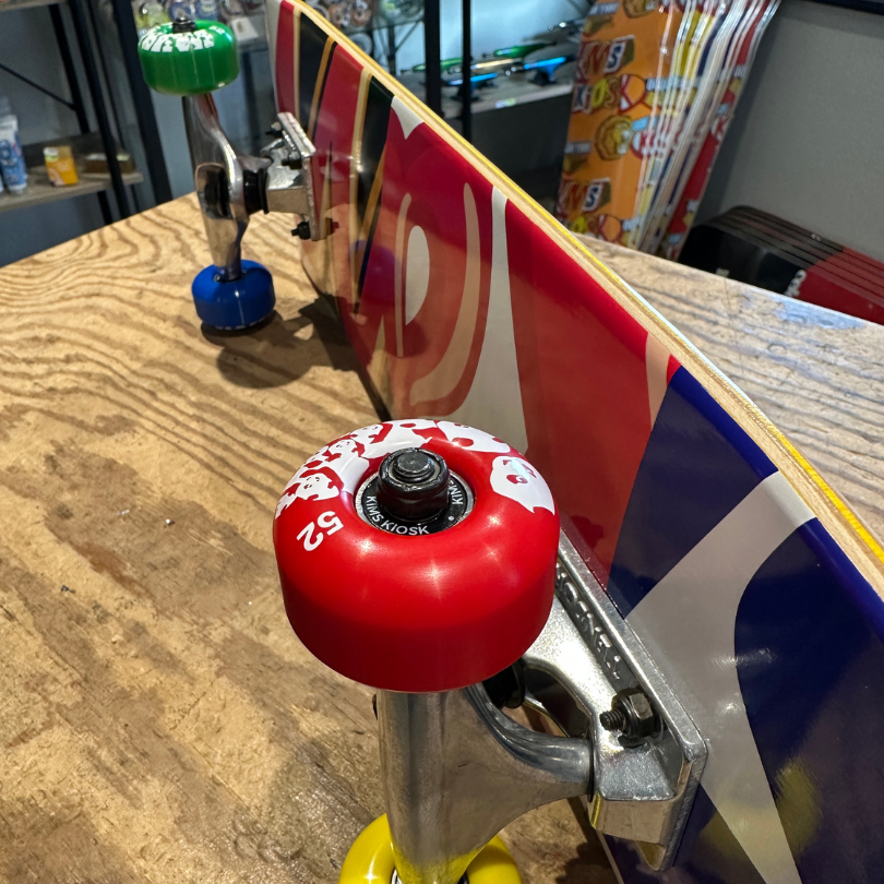 Kims kiosk - Candy Deck complete skateboard (7.3)
